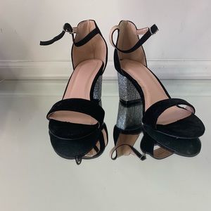 Chase & Chloe Black Shoe with Glitter Heels